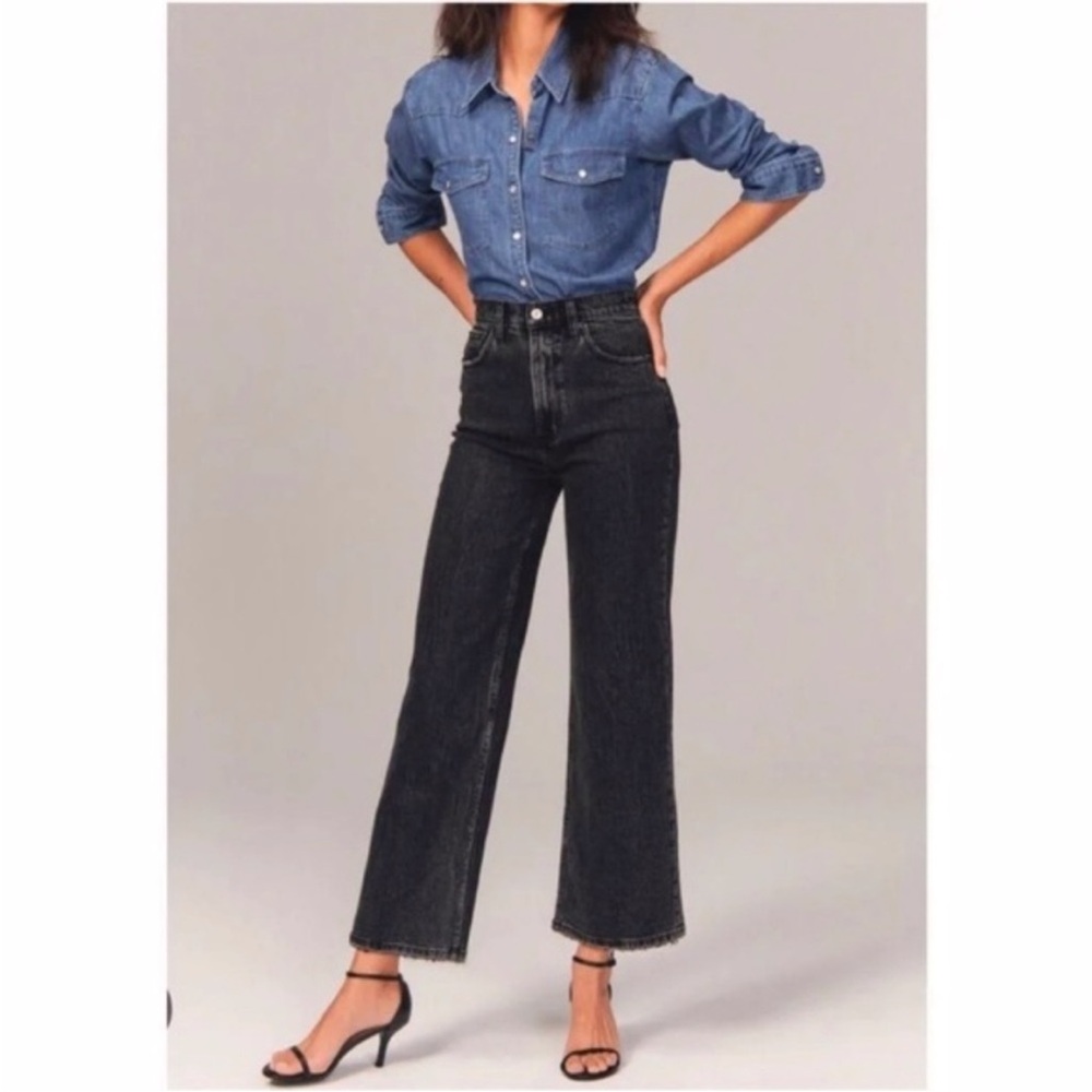 - Abercrombie The Crop Wide Leg Ultra High rise Jean in Washed Black size 6